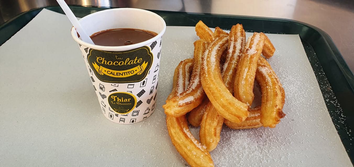 Churros con chocolate caliente